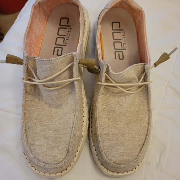 Size 10 Hey Dude beige shoes - Picture 4 of 4